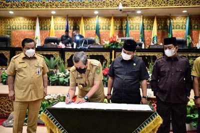 Gubri dan Ketua DPRD Riau Tandatangani Nota Kesepakatan KUA PPAS APBD Riau 2022